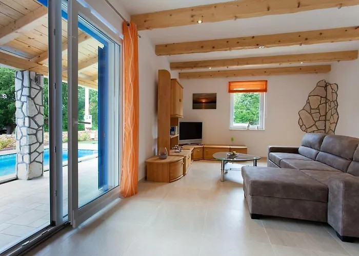 וילה Yvonne Milohnici