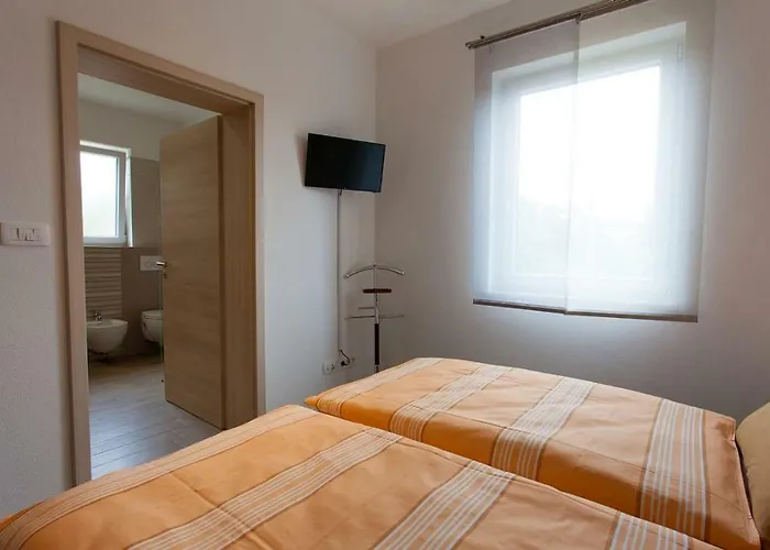 Yvonne וילה Milohnici